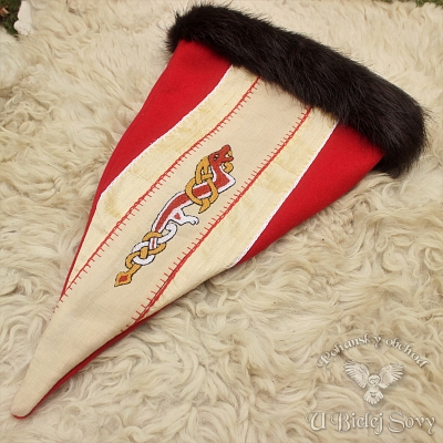 Vikingská čiapka s výšivkou, červená