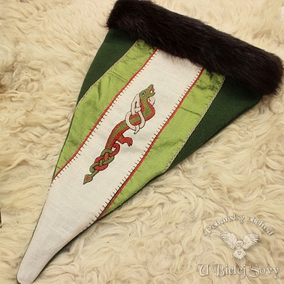 Vikingská čiapka s výšivkou, zelená