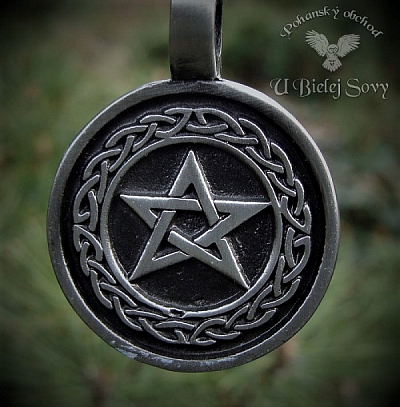 Pentagram s keltským prepletencom, kov