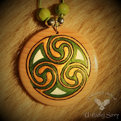 Triskelion, metalický amulet