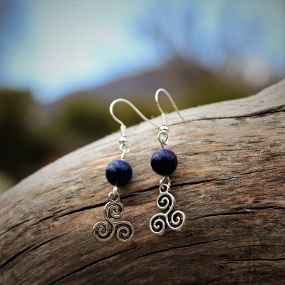 Náušnice Triskelion, Lapis Lazuli