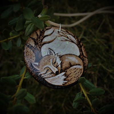 Amulet Spiaci les - Líška, svietiaci v tme