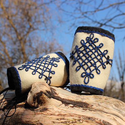 Zápästky ručne vyšívané