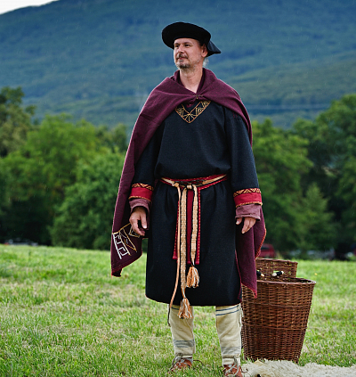 Replika mužského odevu zo staršej doby železnej