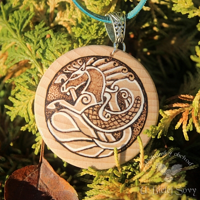 Morský koník, drevený amulet