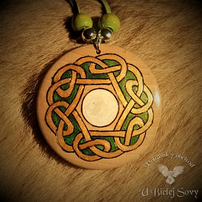 Arianrodin kruh, metalický amulet