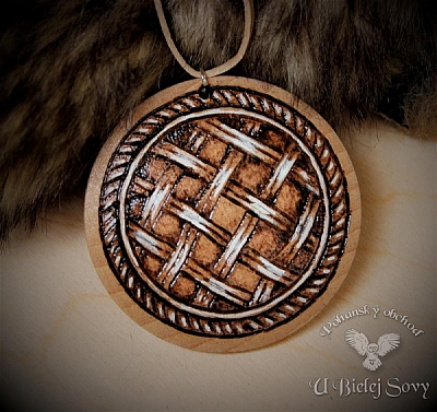 Slovanský amulet hojnosti, drevo